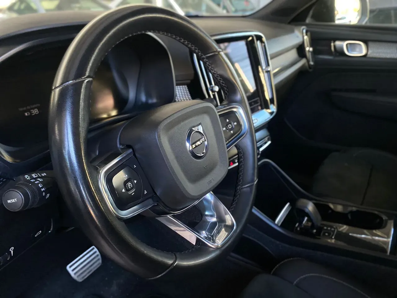 Volvo XC40 Recharge - Imagem 6