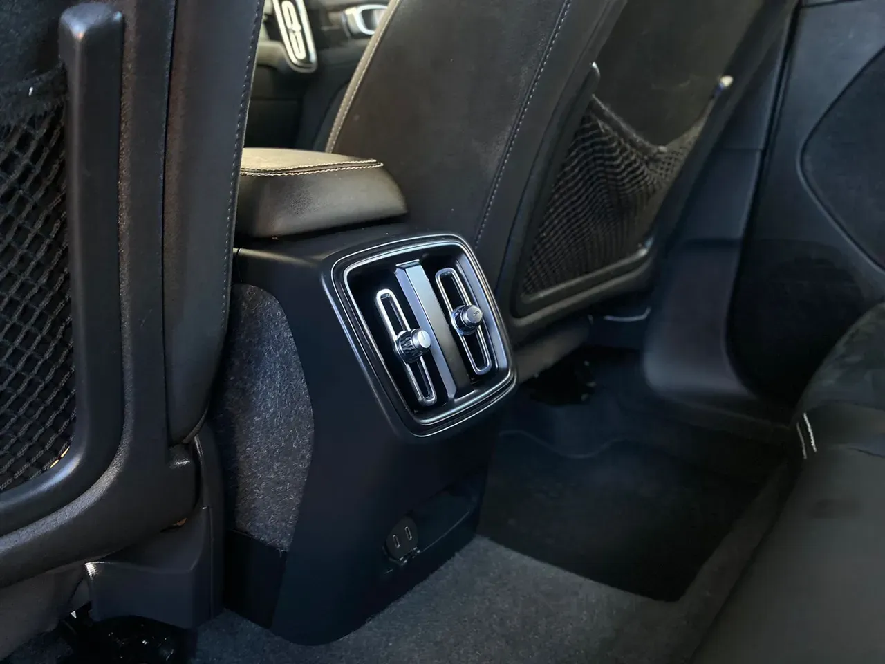 Volvo XC40 Recharge - Imagem 9