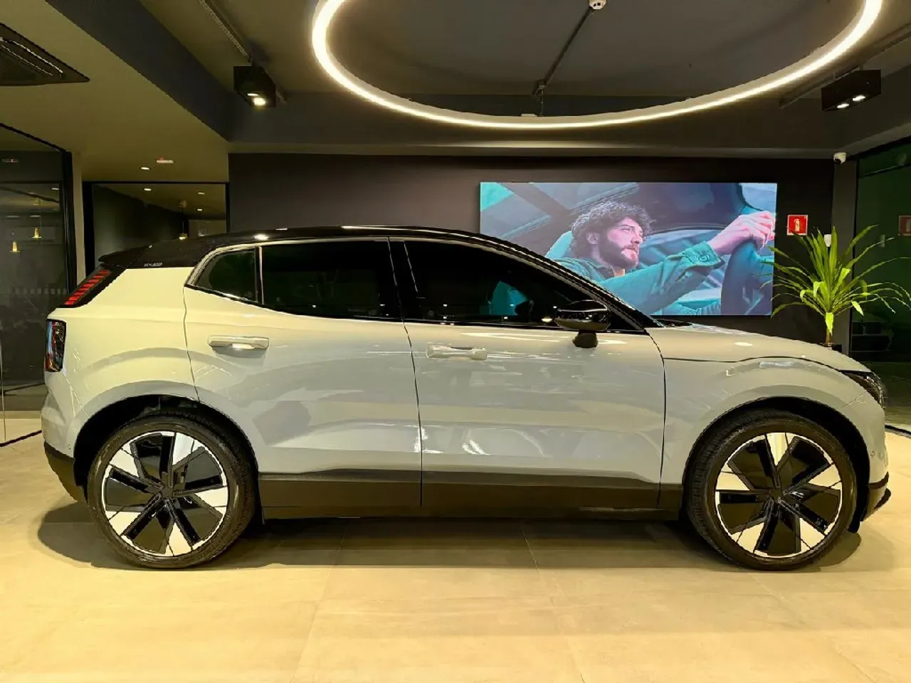 Volvo EX30 - Imagem 2