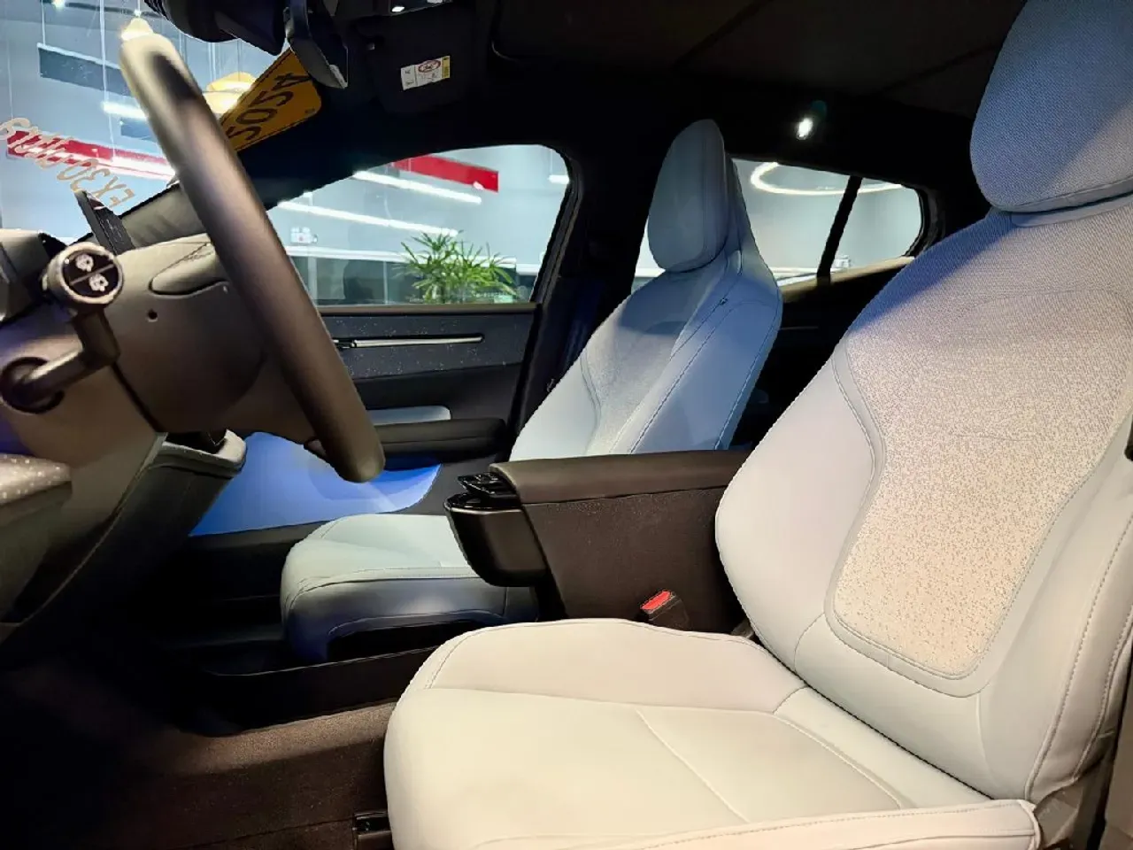 Volvo EX30 - Imagem 8