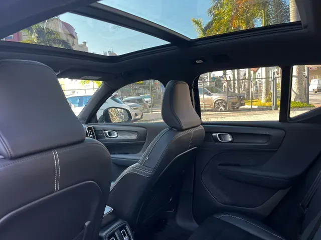 Volvo XC40 Recharge - Imagem 7