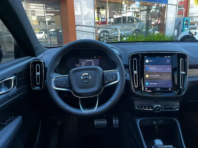 Volvo XC40 Recharge - Imagem 12