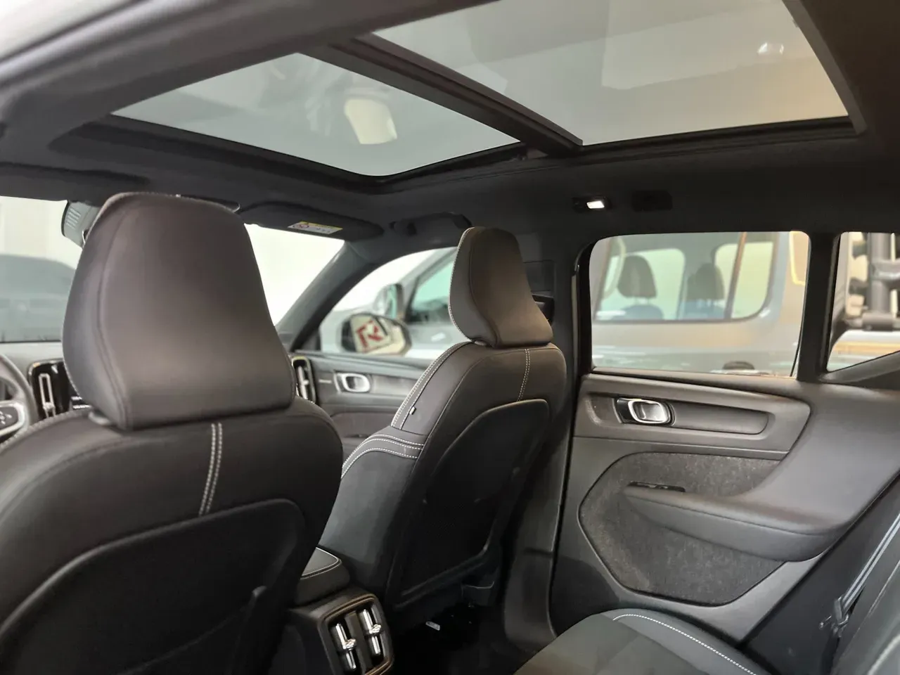 Volvo XC40 Recharge - Imagem 9