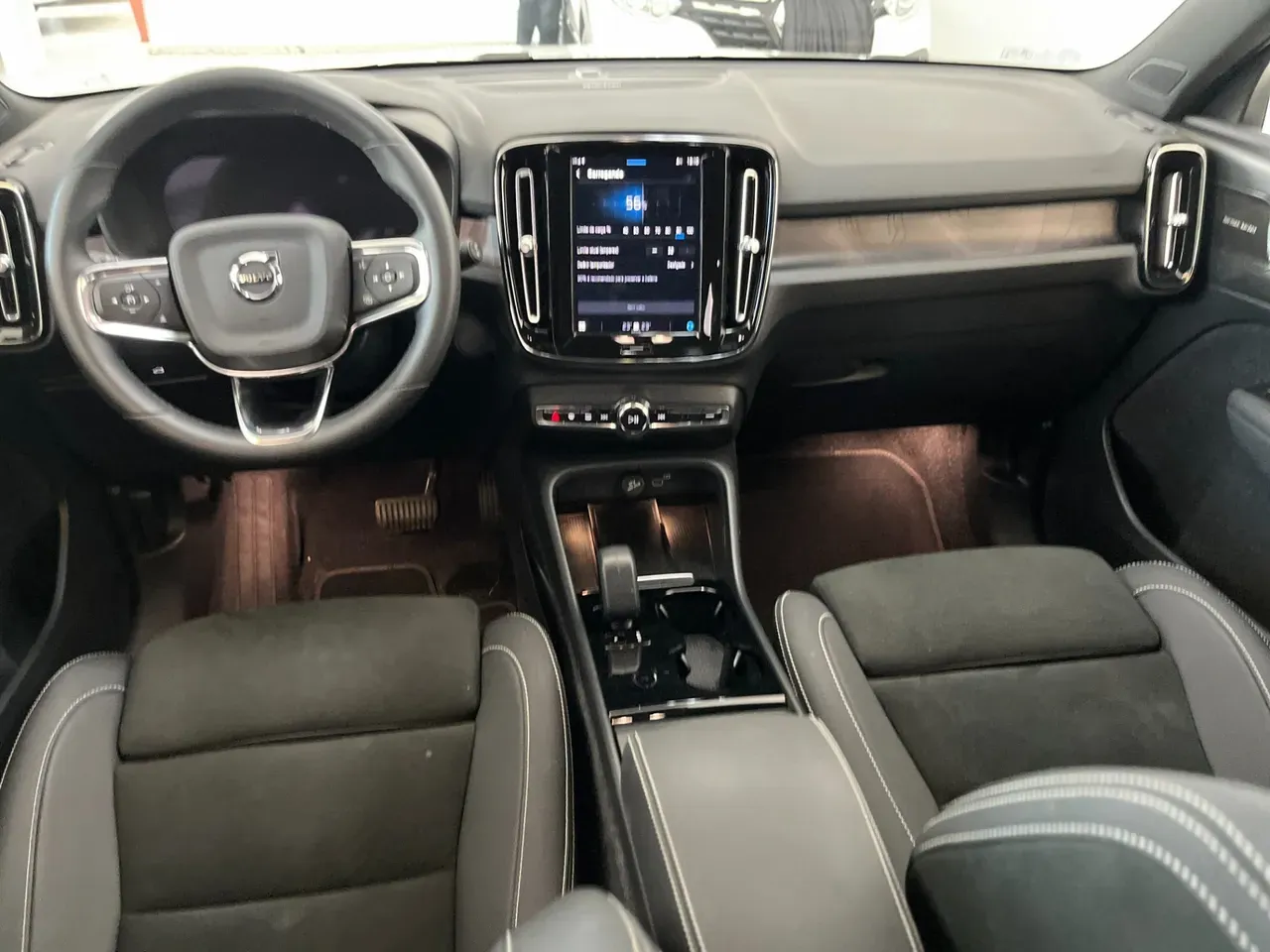 Volvo XC40 Recharge - Imagem 16