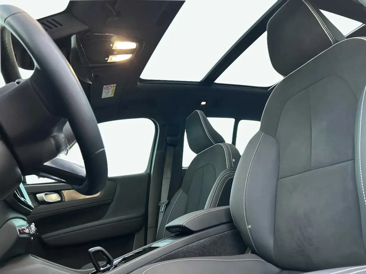 Volvo XC40 Recharge - Imagem 11