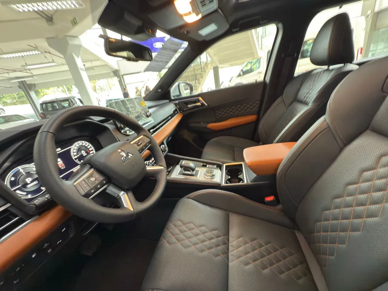 Mitsubishi Outlander Plug-in Hybrid - Imagem 10