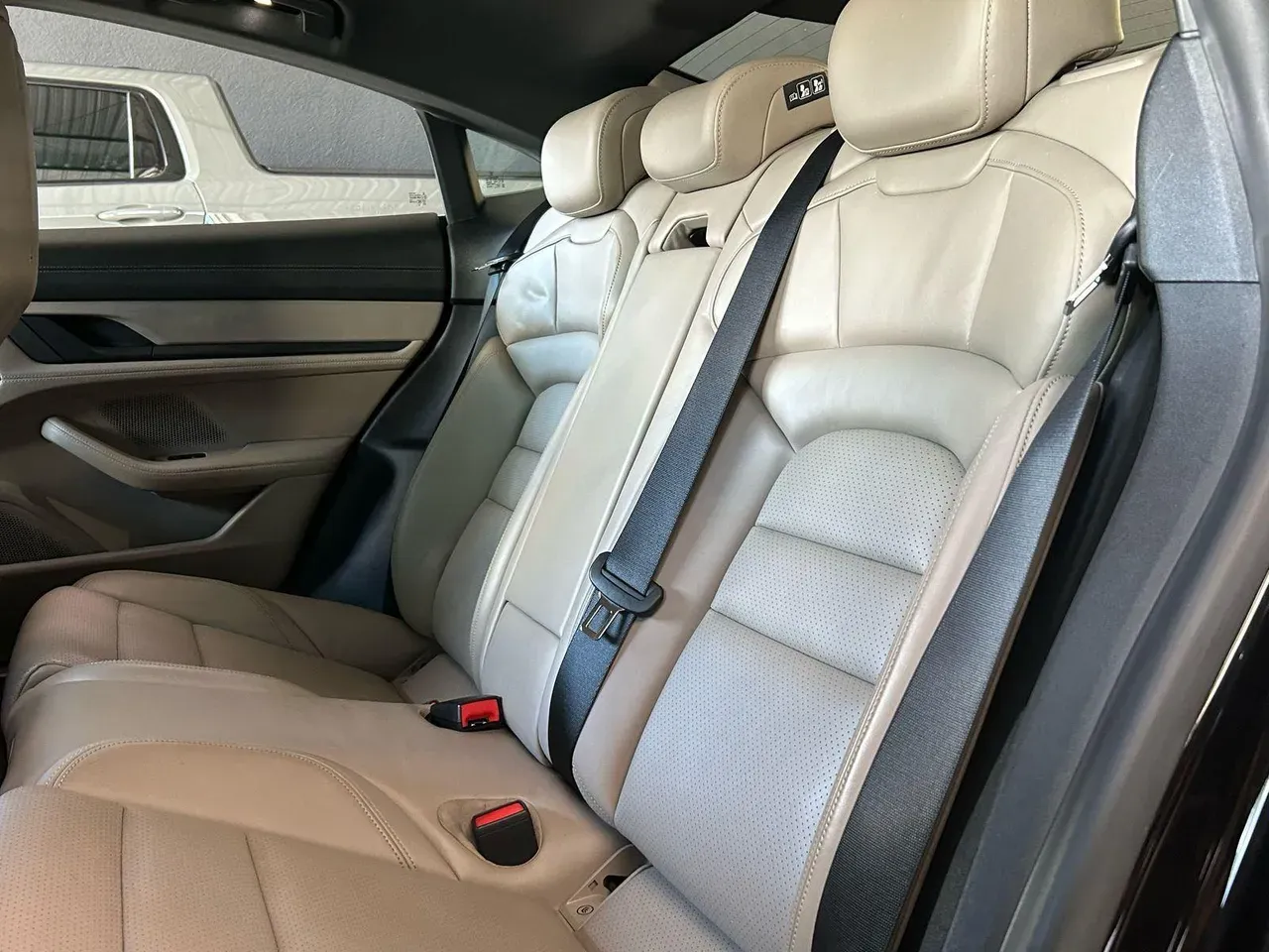 Porsche Taycan - Imagem 12