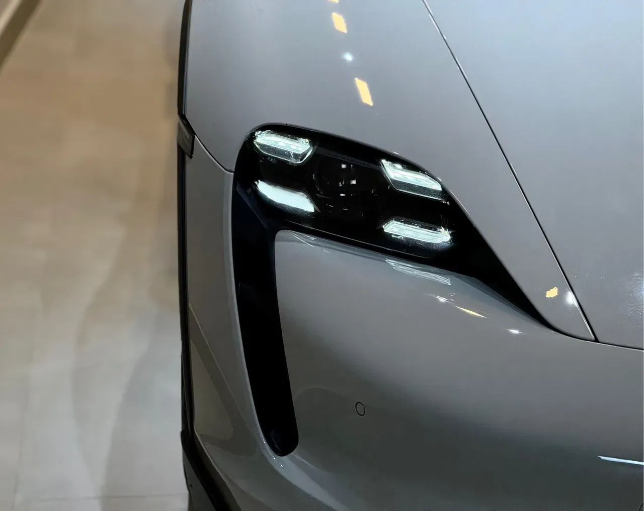 Porsche Taycan - Imagem 4