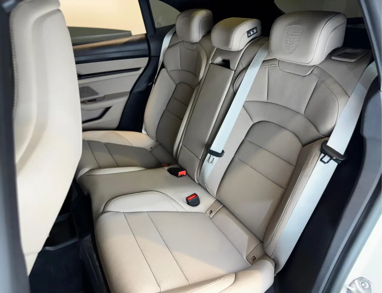 Porsche Taycan - Imagem 11