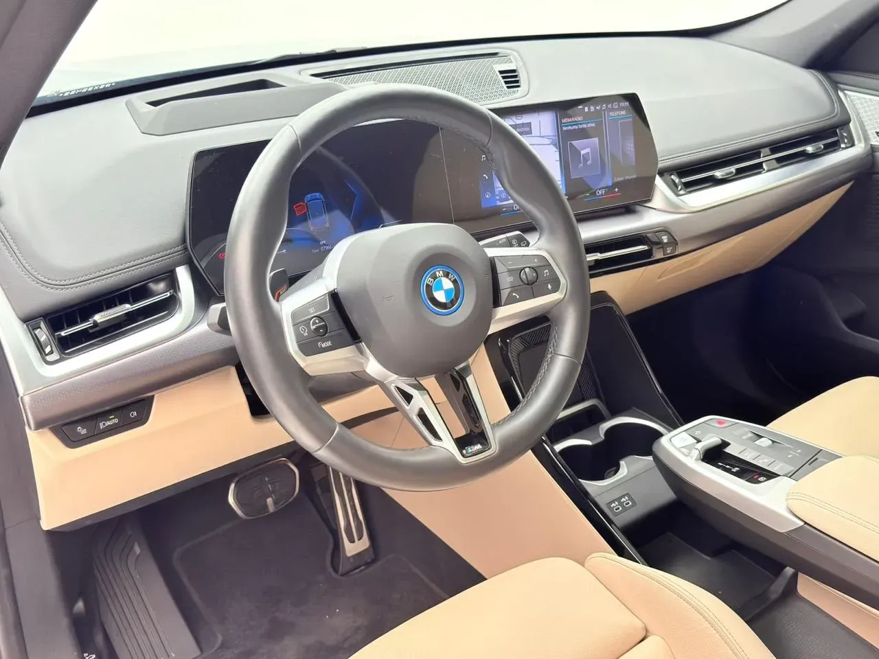 BMW IX1 - Imagem 10
