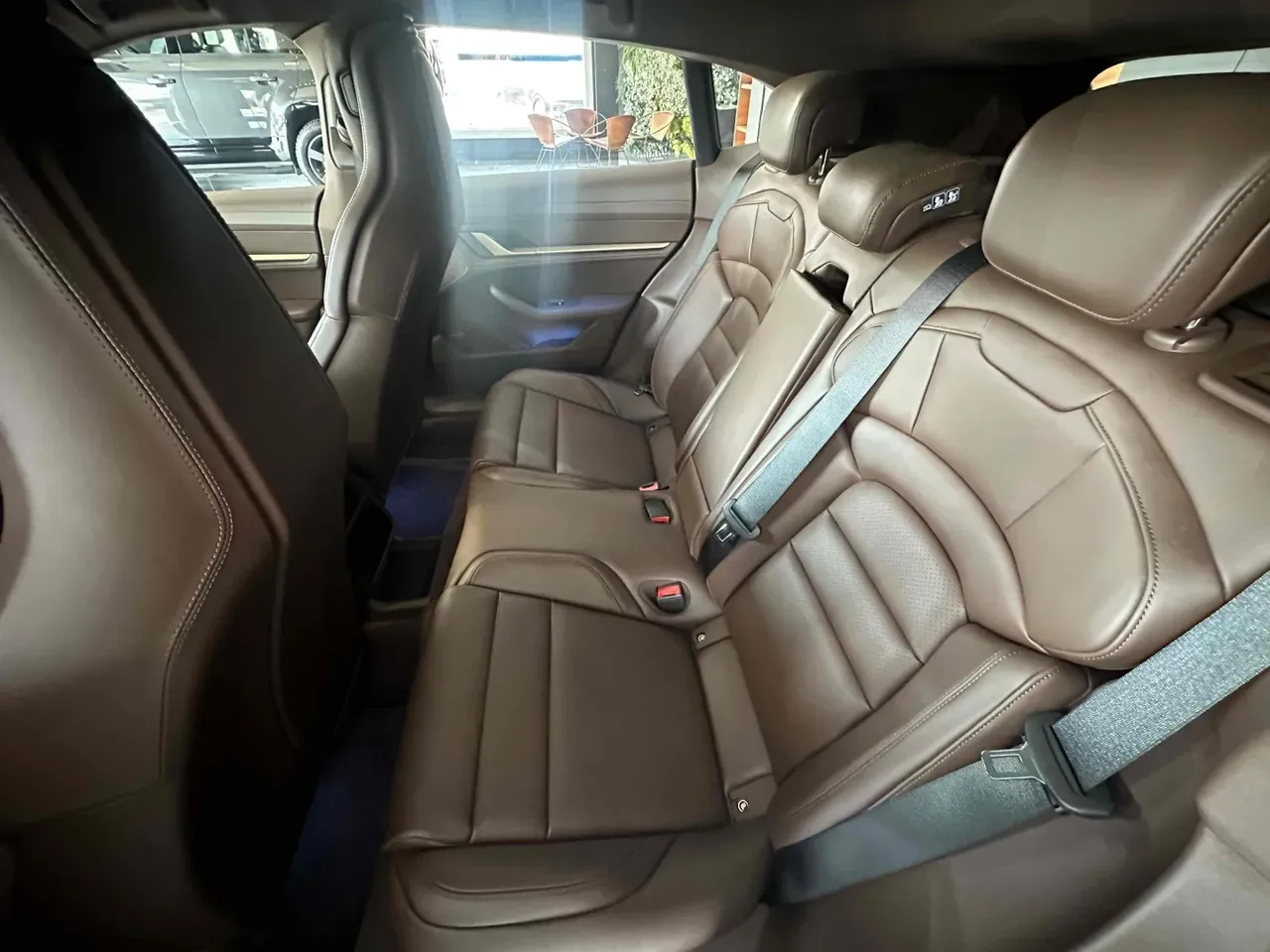 Porsche Taycan - Imagem 12