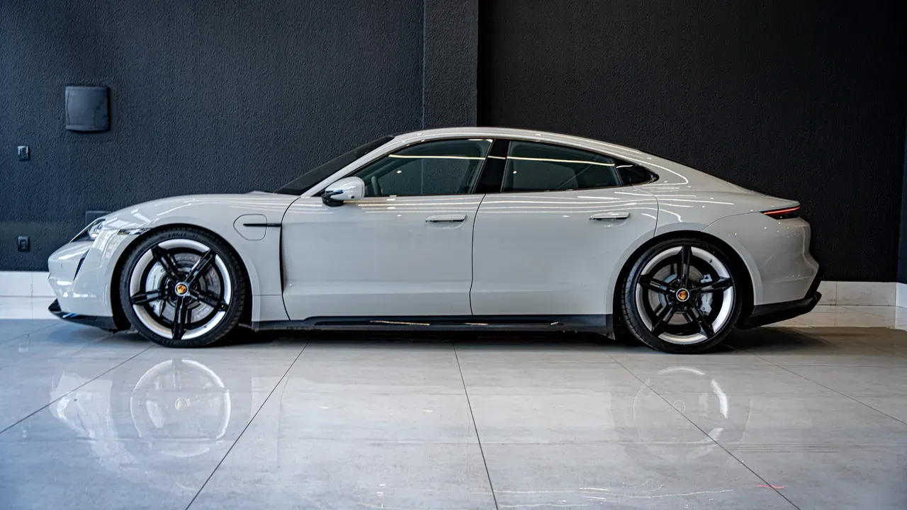 Porsche Taycan - Imagem 7