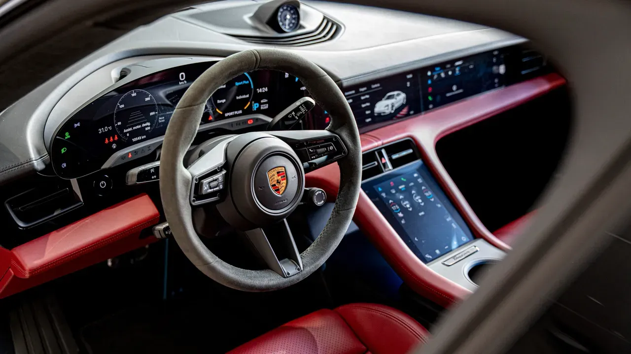 Porsche Taycan - Imagem 9