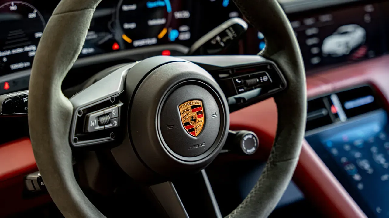 Porsche Taycan - Imagem 19