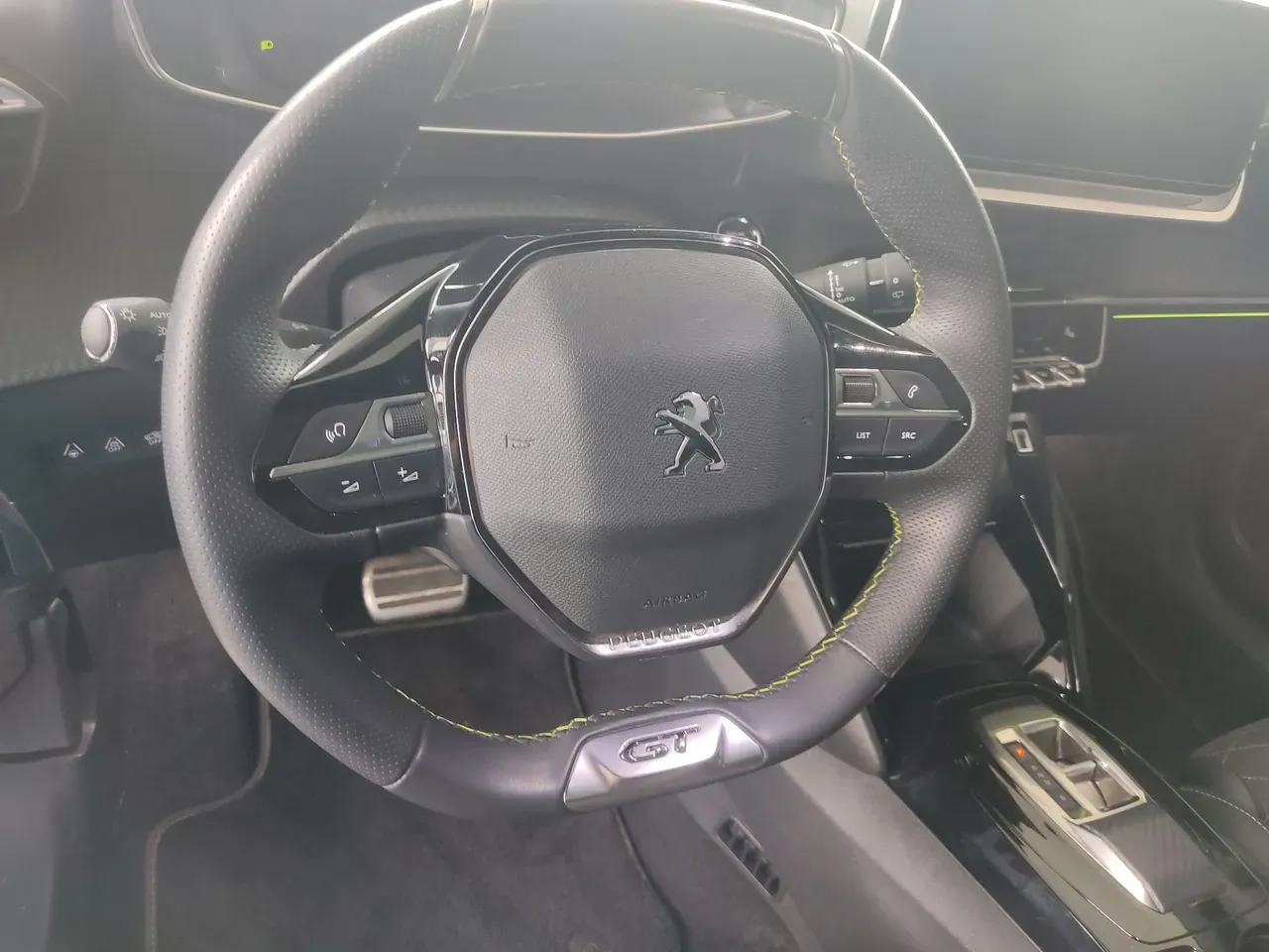 Peugeot E-2008 - Imagem 8