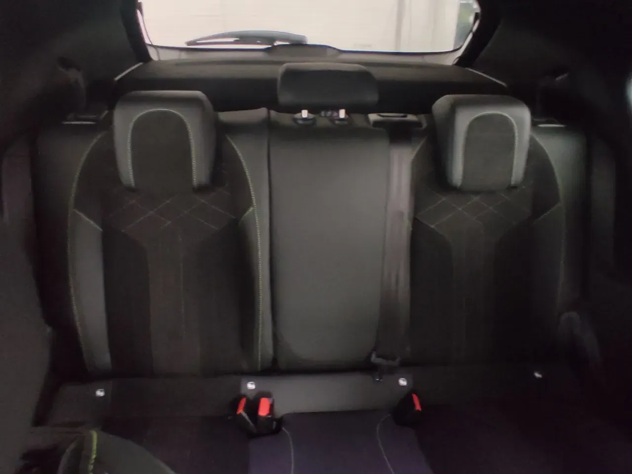 Peugeot E-2008 - Imagem 14