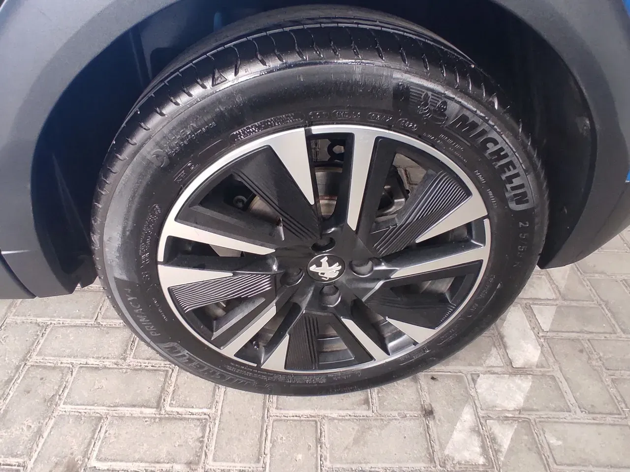 Peugeot E-2008 - Imagem 17