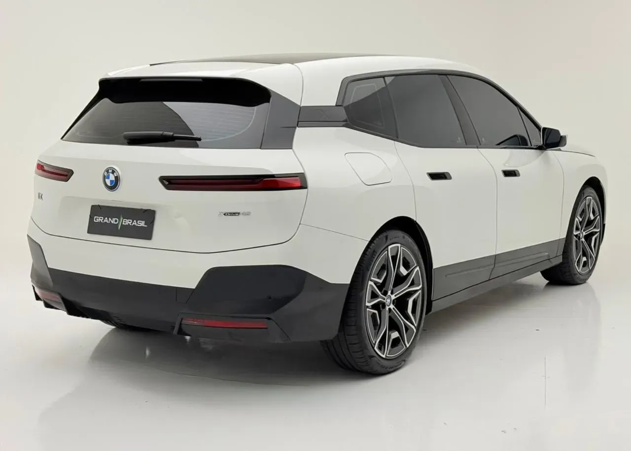 BMW Ix - Imagem 3