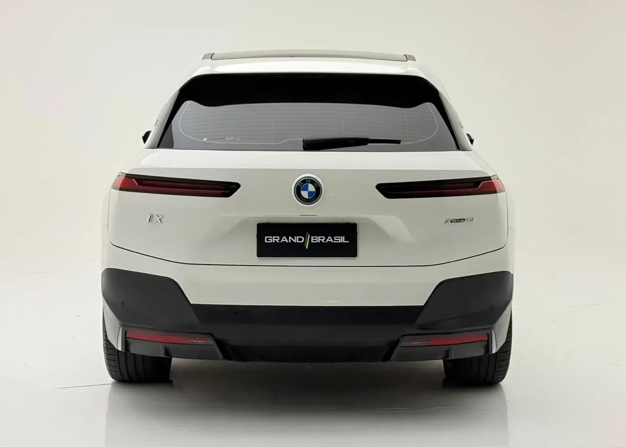 BMW Ix - Imagem 4