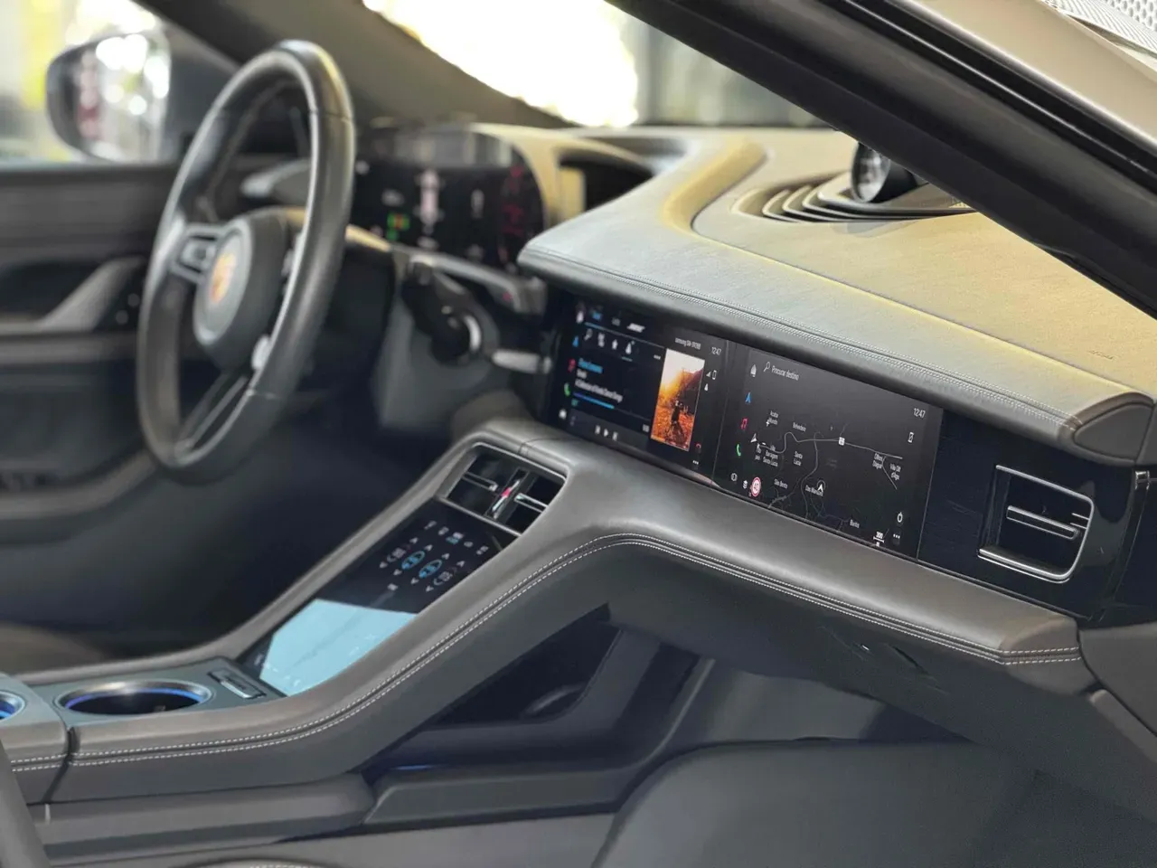 Porsche Taycan - Imagem 11