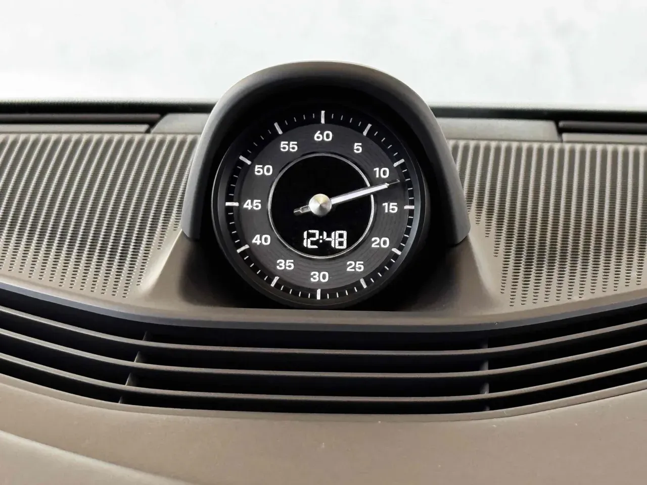 Porsche Taycan - Imagem 12