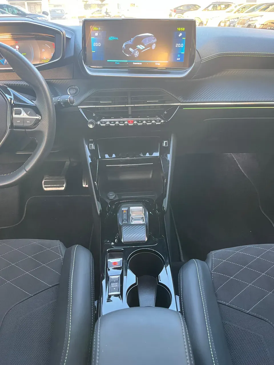 Peugeot E-208 - Imagem 14