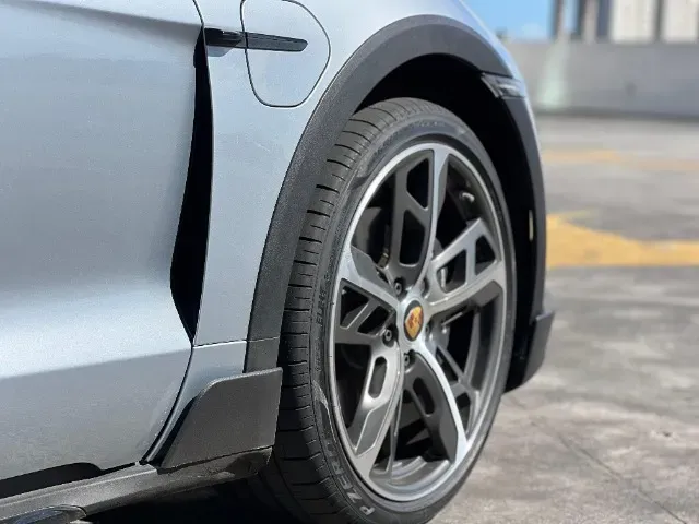 Porsche Taycan - Imagem 13