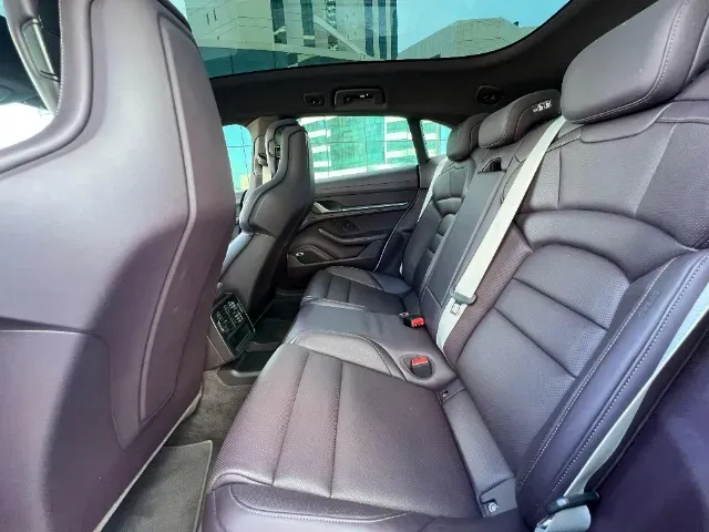 Porsche Taycan - Imagem 15