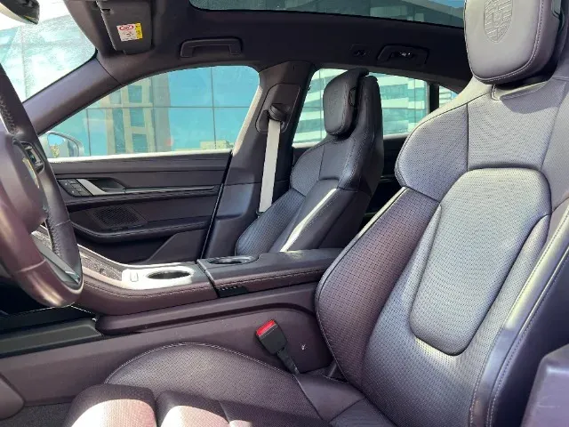 Porsche Taycan - Imagem 17