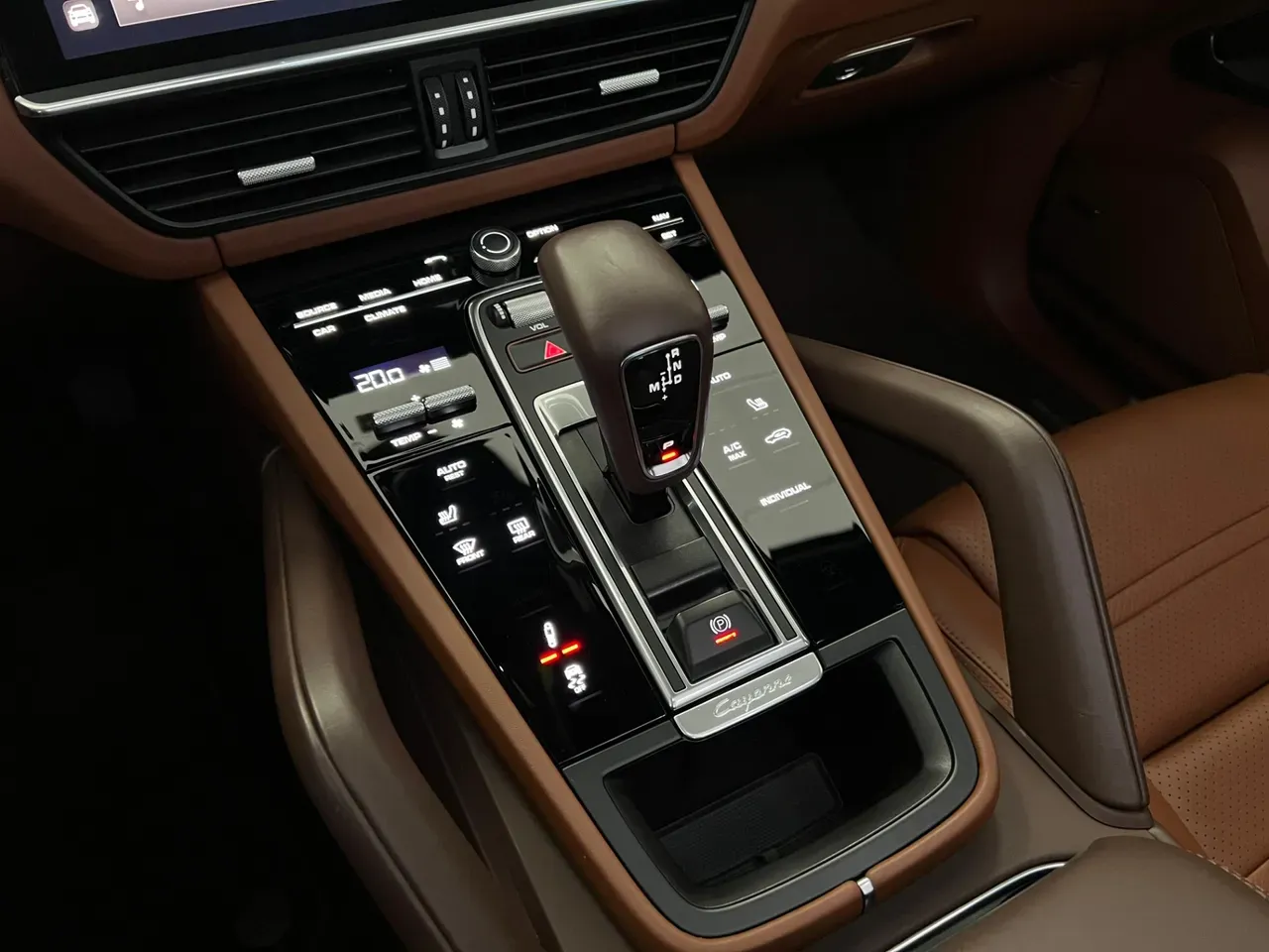 Porsche Cayenne E-hybrid - Imagem 19