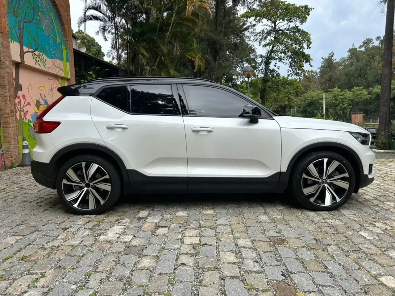 Volvo XC40 Recharge - Imagem 4