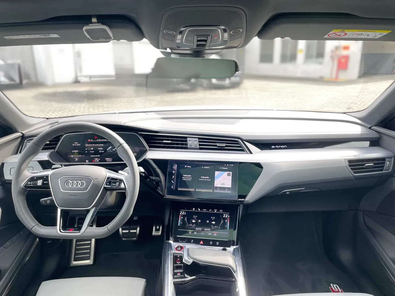 Audi Q8 Sportback E-tron - Imagem 12