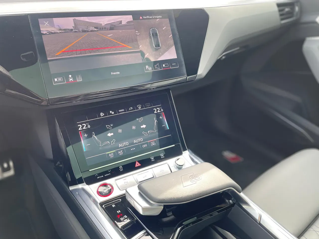 Audi Q8 Sportback E-tron - Imagem 13