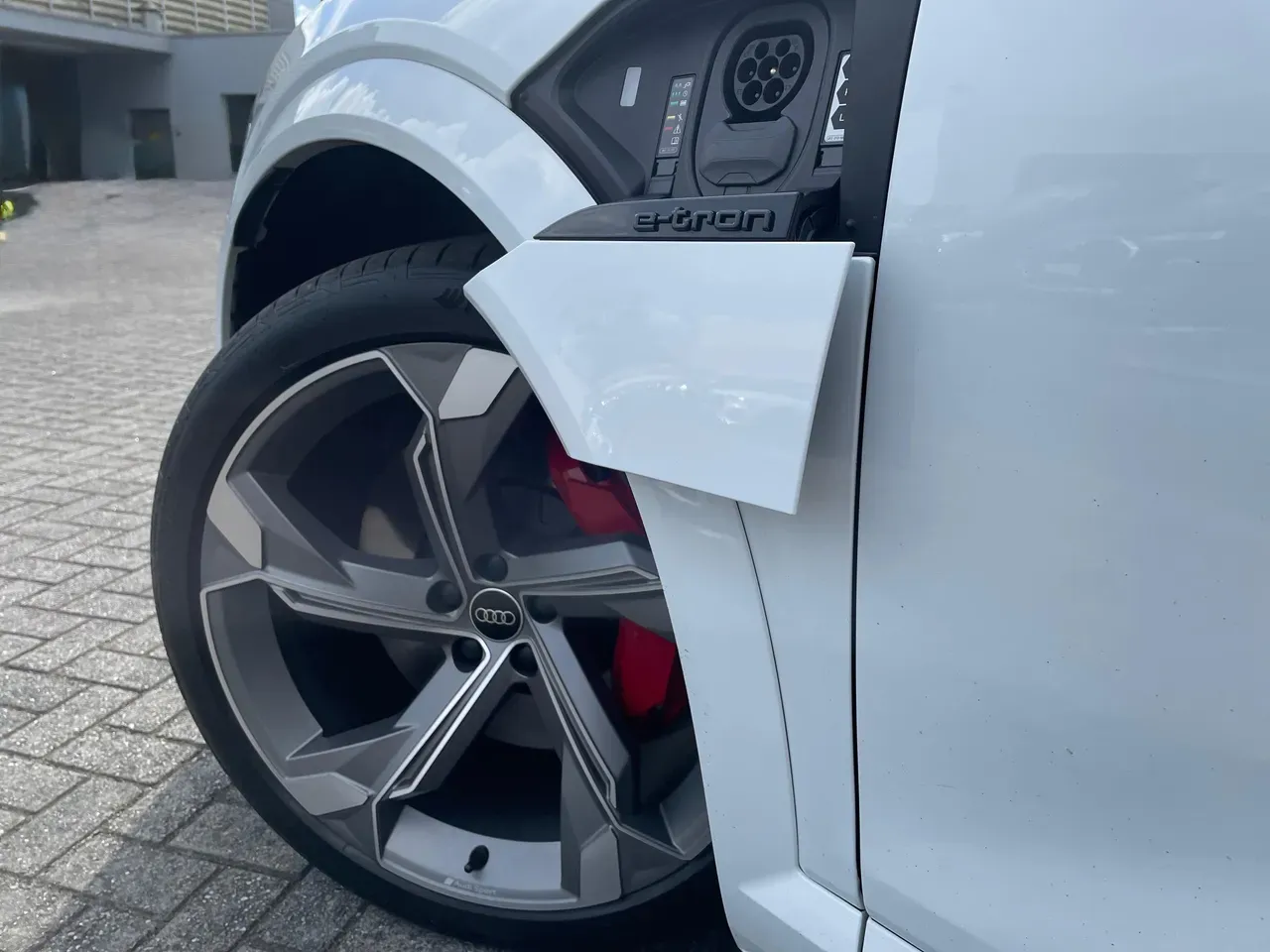 Audi Q8 Sportback E-tron - Imagem 14