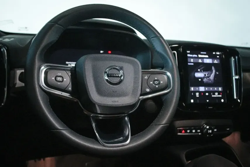 Volvo XC40 Recharge - Imagem 6