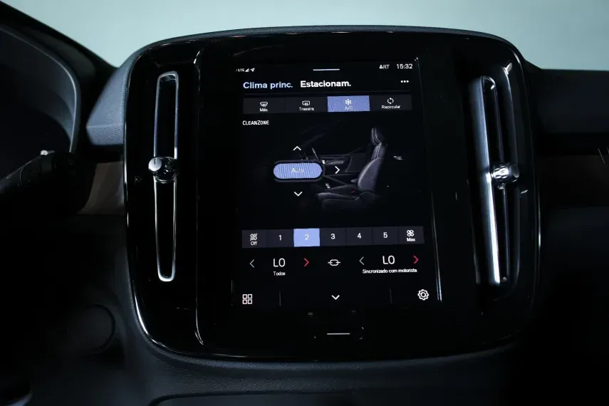 Volvo XC40 Recharge - Imagem 7