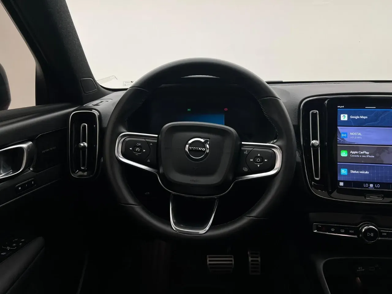 Volvo XC40 Recharge - Imagem 14