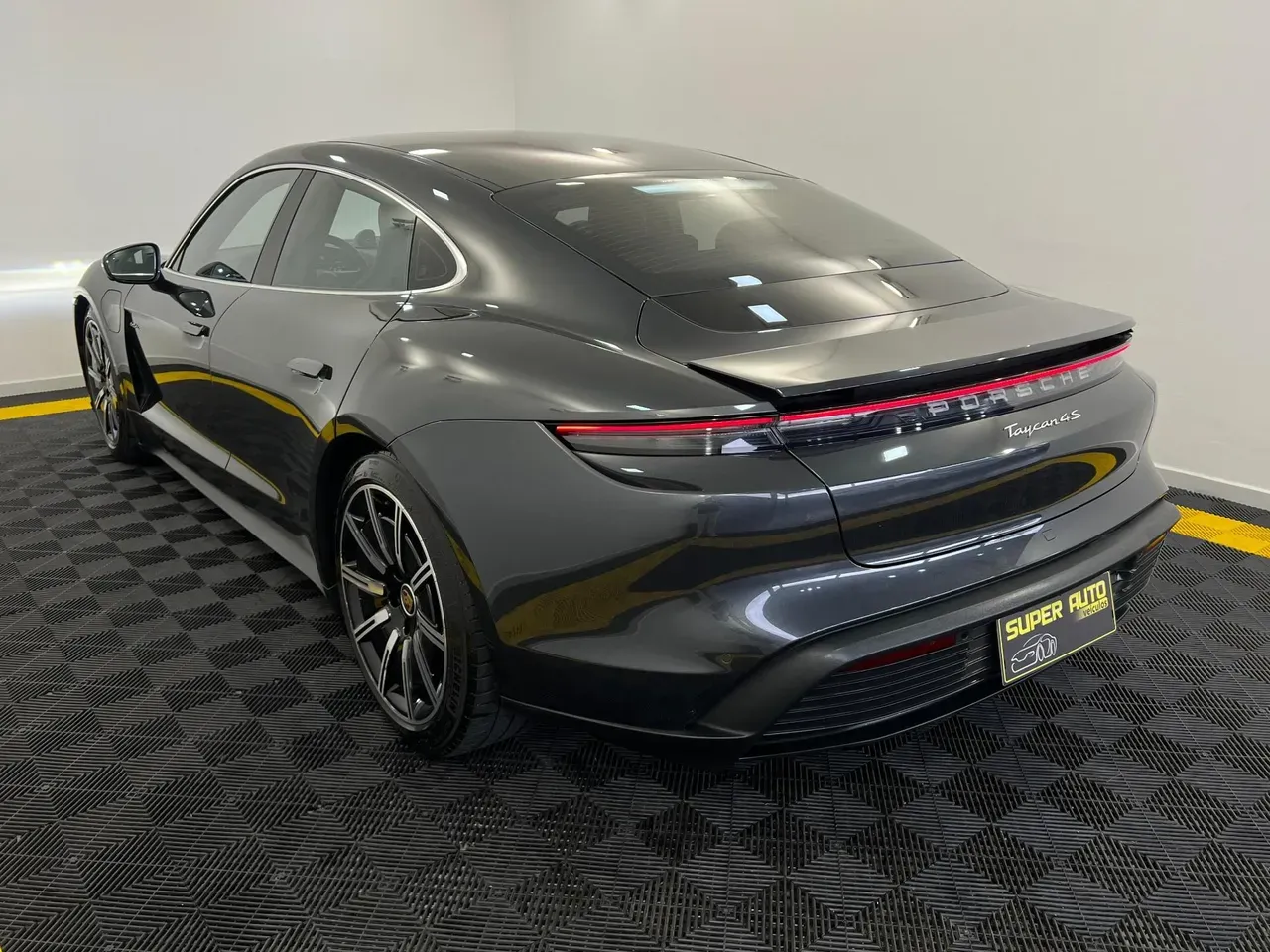 Porsche Taycan - Imagem 8