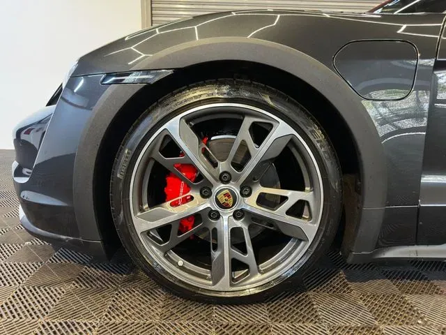 Porsche Taycan - Imagem 18