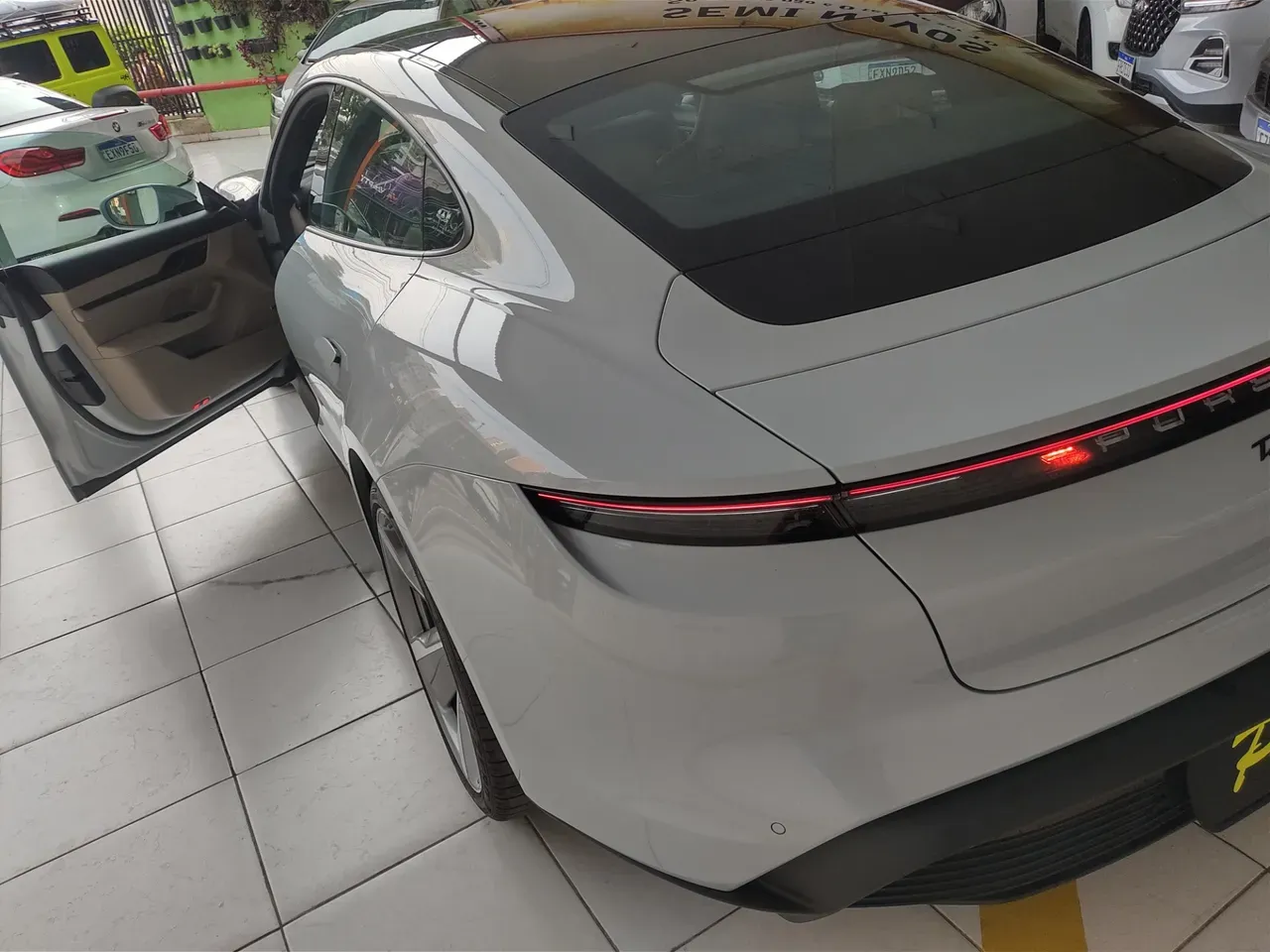 Porsche Taycan - Imagem 8