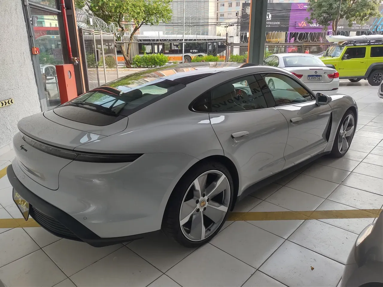 Porsche Taycan - Imagem 9