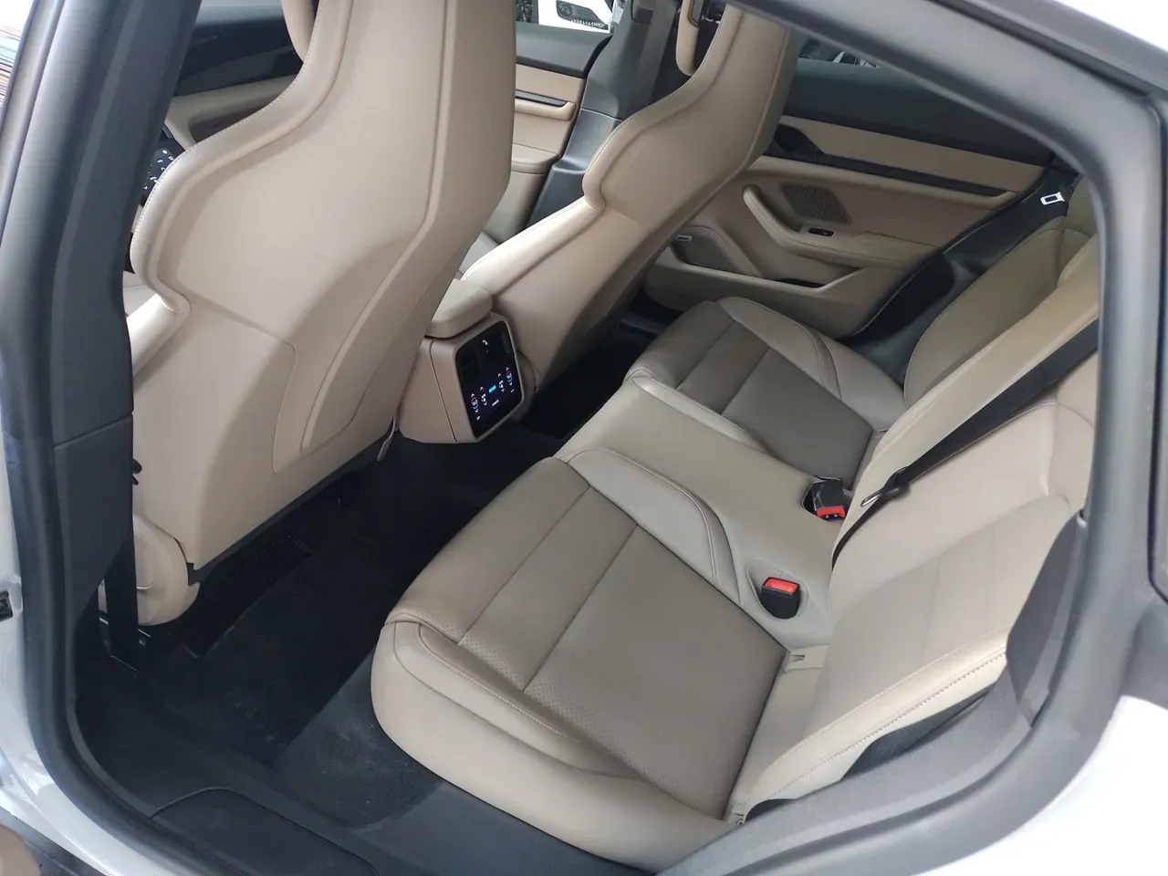 Porsche Taycan - Imagem 15