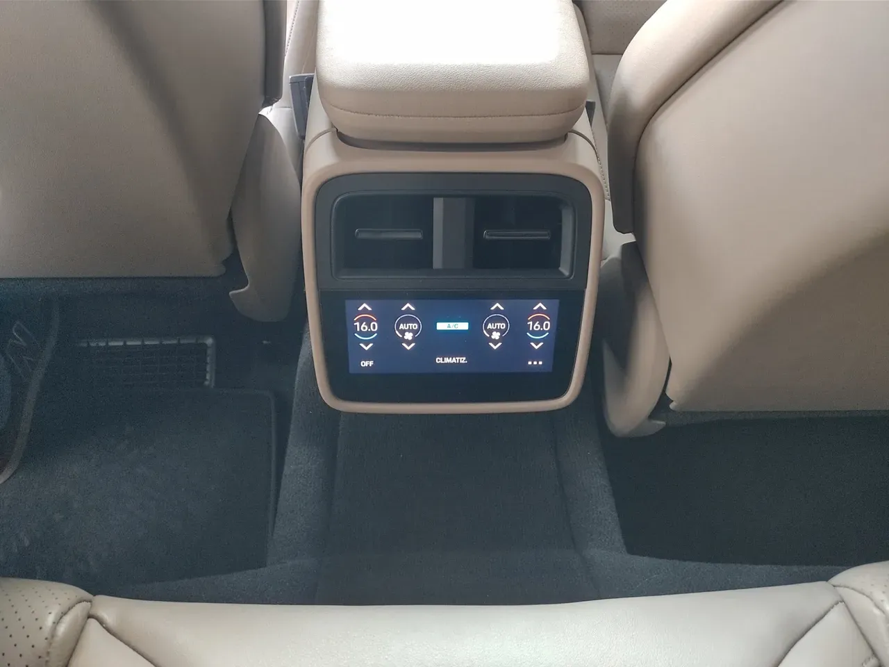 Porsche Taycan - Imagem 16