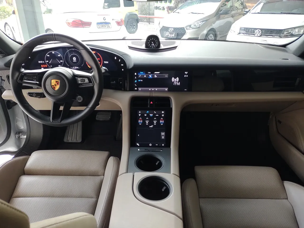 Porsche Taycan - Imagem 17