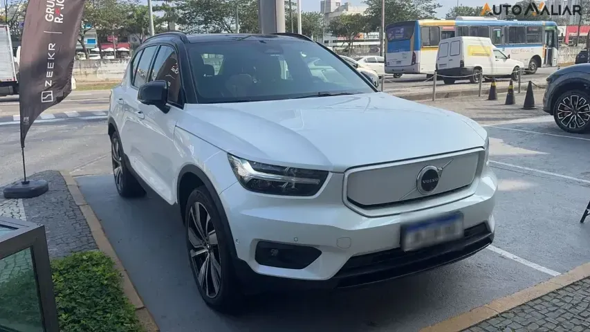 Volvo XC40 Recharge - Imagem 9