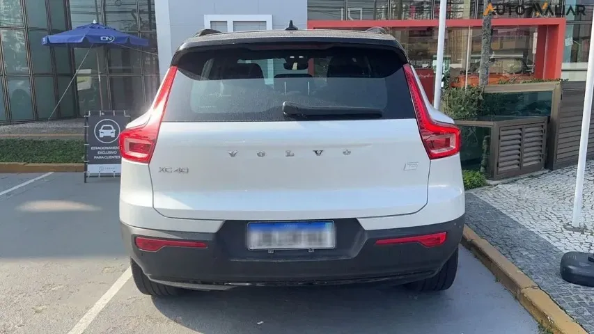 Volvo XC40 Recharge - Imagem 13