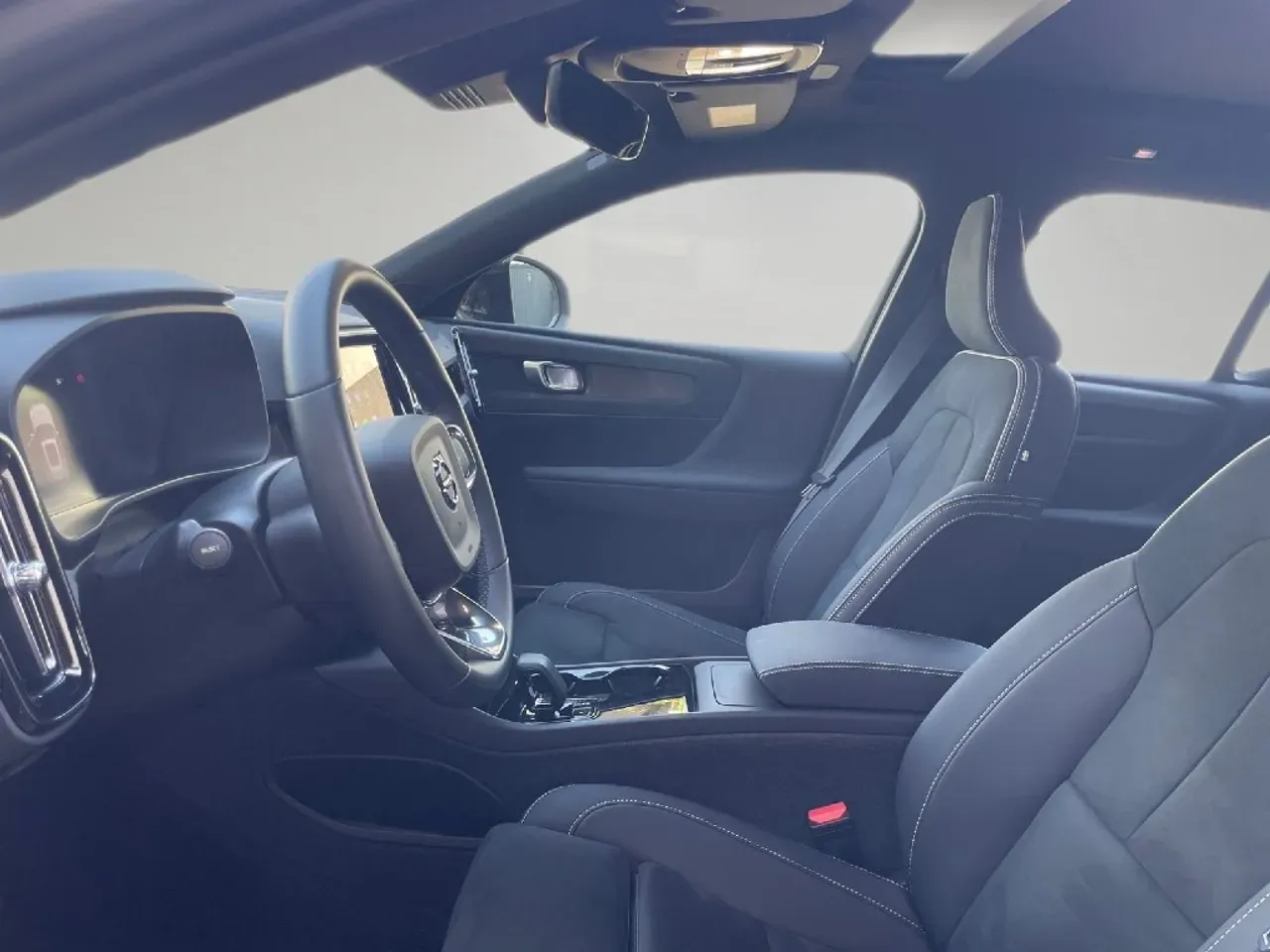 Volvo XC40 Recharge - Imagem 7