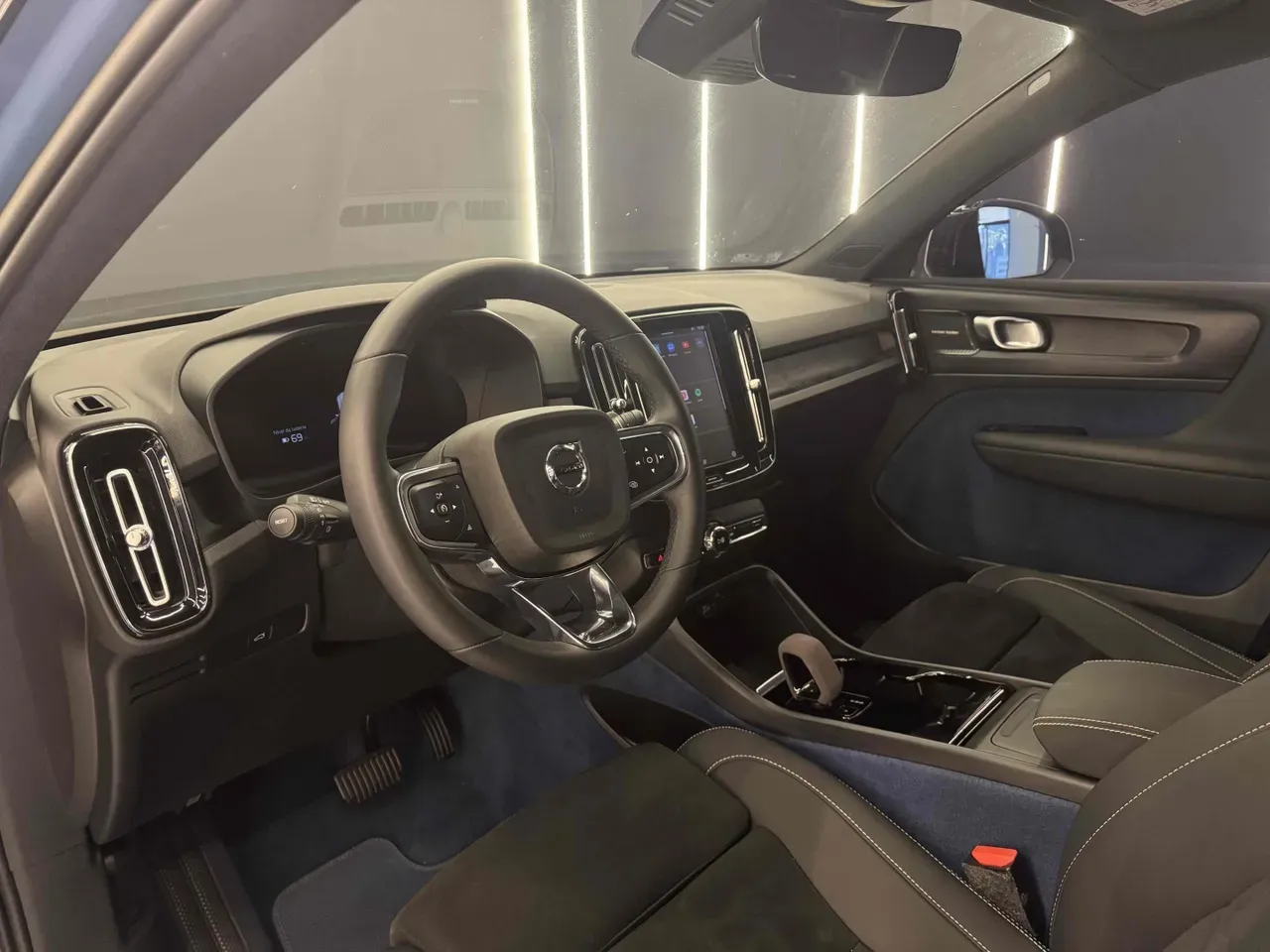 Volvo XC40 Recharge - Imagem 12