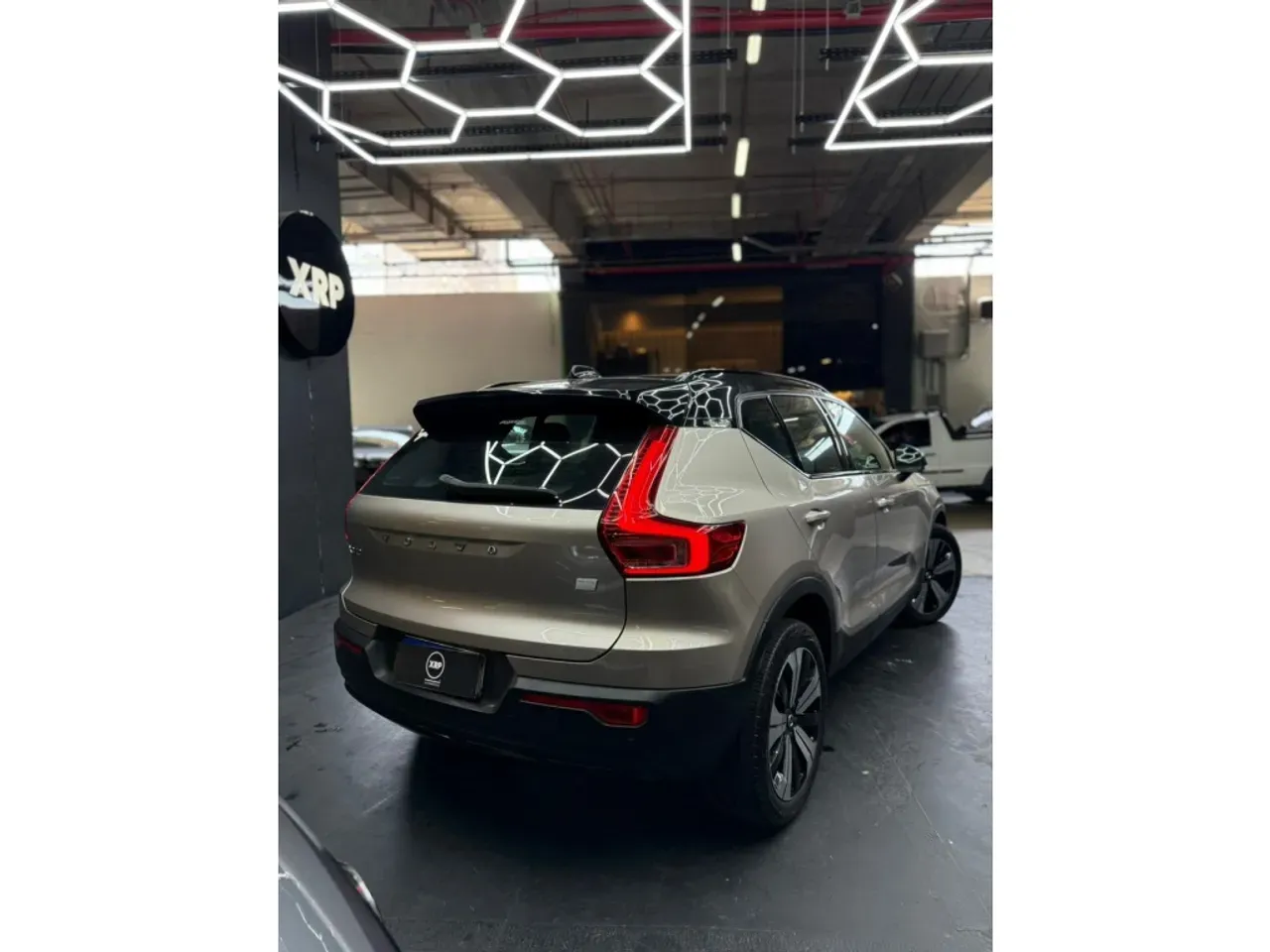 Volvo XC40 Recharge - Imagem 6