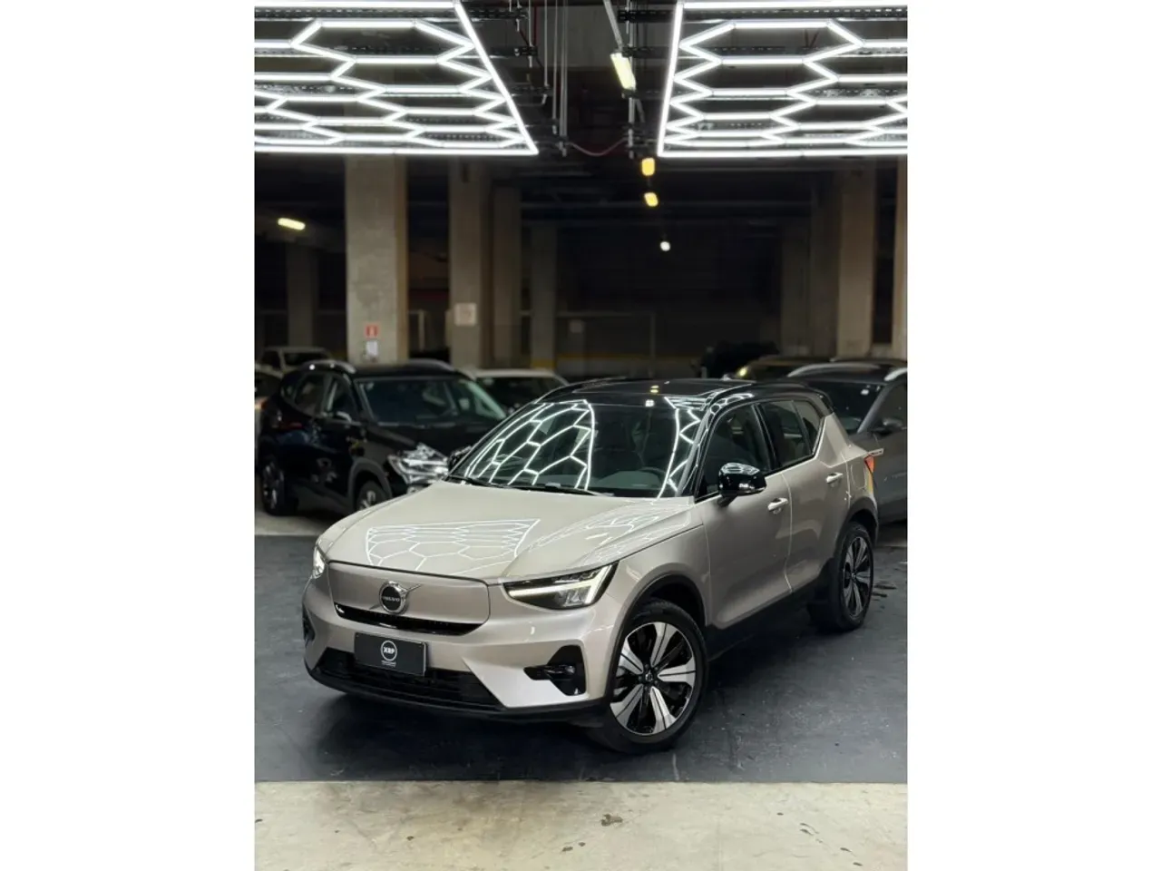 Volvo XC40 Recharge - Imagem 8
